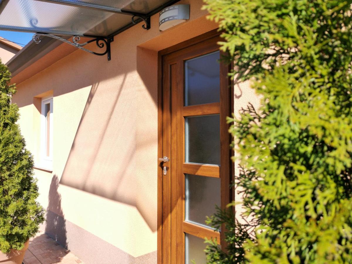 Holiday House Nela Лабин Екстериор снимка
