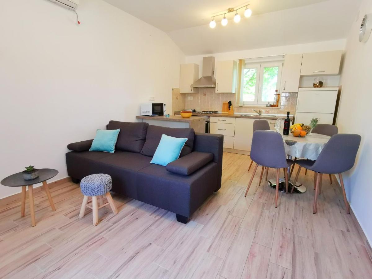 Holiday House Nela Лабин Екстериор снимка