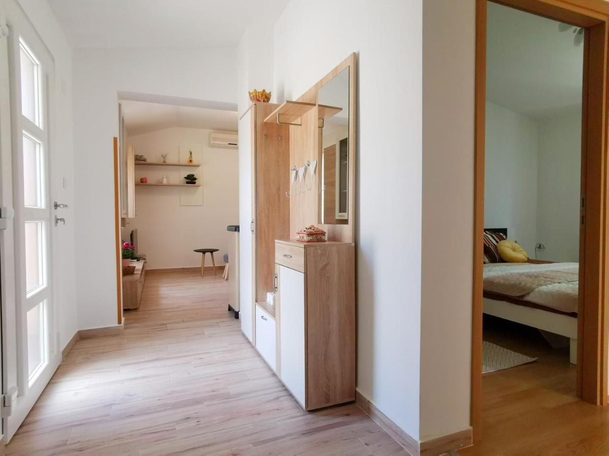 Holiday House Nela Лабин Екстериор снимка